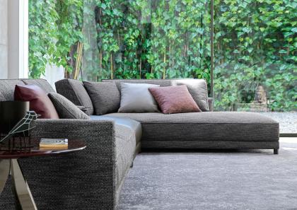Weiches Design-Sofa Tommy mit schmaler Armlehne – BertO