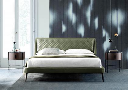 Chelsea modernes Bett aus grünem Leder kombiniert mit Roi Nachttischen - BertO