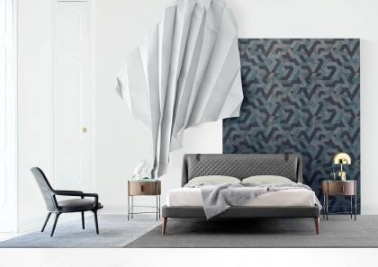Zimmereinrichtung mit Bett Chelsea aus grauem Leder, Nachttischen Roi und Sessel Patti - BertO