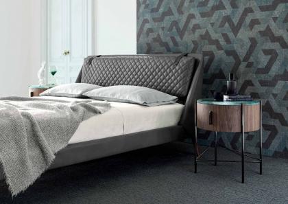 Modernes Luxus-Doppelbett Chelsea aus grauem Leder mit Roi Nachttisch - BertO