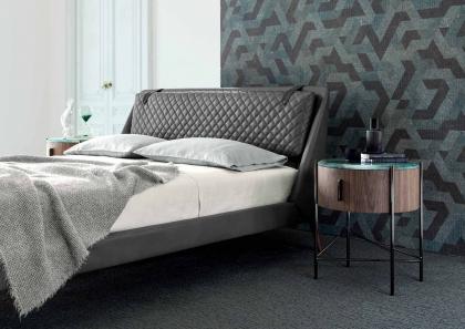 Modernes Luxus-Doppelbett Chelsea aus grauem Leder mit Roi Nachttisch - BertO