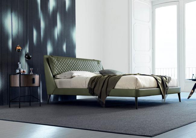 Zimmereinrichtung mit modernem Luxus-Doppelbett Chelsea aus grünem Leder - BertO