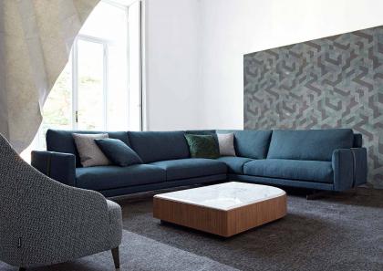 Couchtisch Riff aus Carrara-Marmor und modularem Sofa Dee Dee - BertO