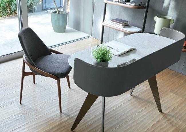 Moderner Holzstuhl Jackie WOOD mit Schreibtisch Jim