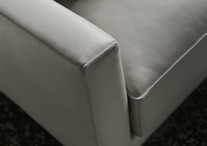 Detail der Armlehne des modularen Ecksofas Tommy - BertO