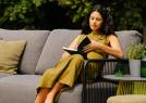 Outdoor-Sofa Brian mit Model – Outdoor-Kollektion SOUNDS von BertO
