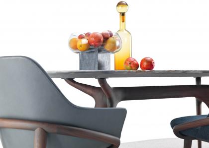 Stiv-Tisch mit tiefgrauer Marmorplatte und Unterplatten aus Stahl	