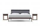 Design-Nachttisch Serenas aus Canaletto-Walnussholz neben dem Bowery-Bett - BertO