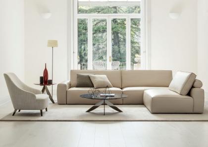 Emilia Sessel mit Johnny Sofa