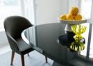 Tischplatte: aus lackiertem Glas (RAL 7021) von 10 mm Dicke, mit Facettenschliff von 30 mm - Tisch Ring
