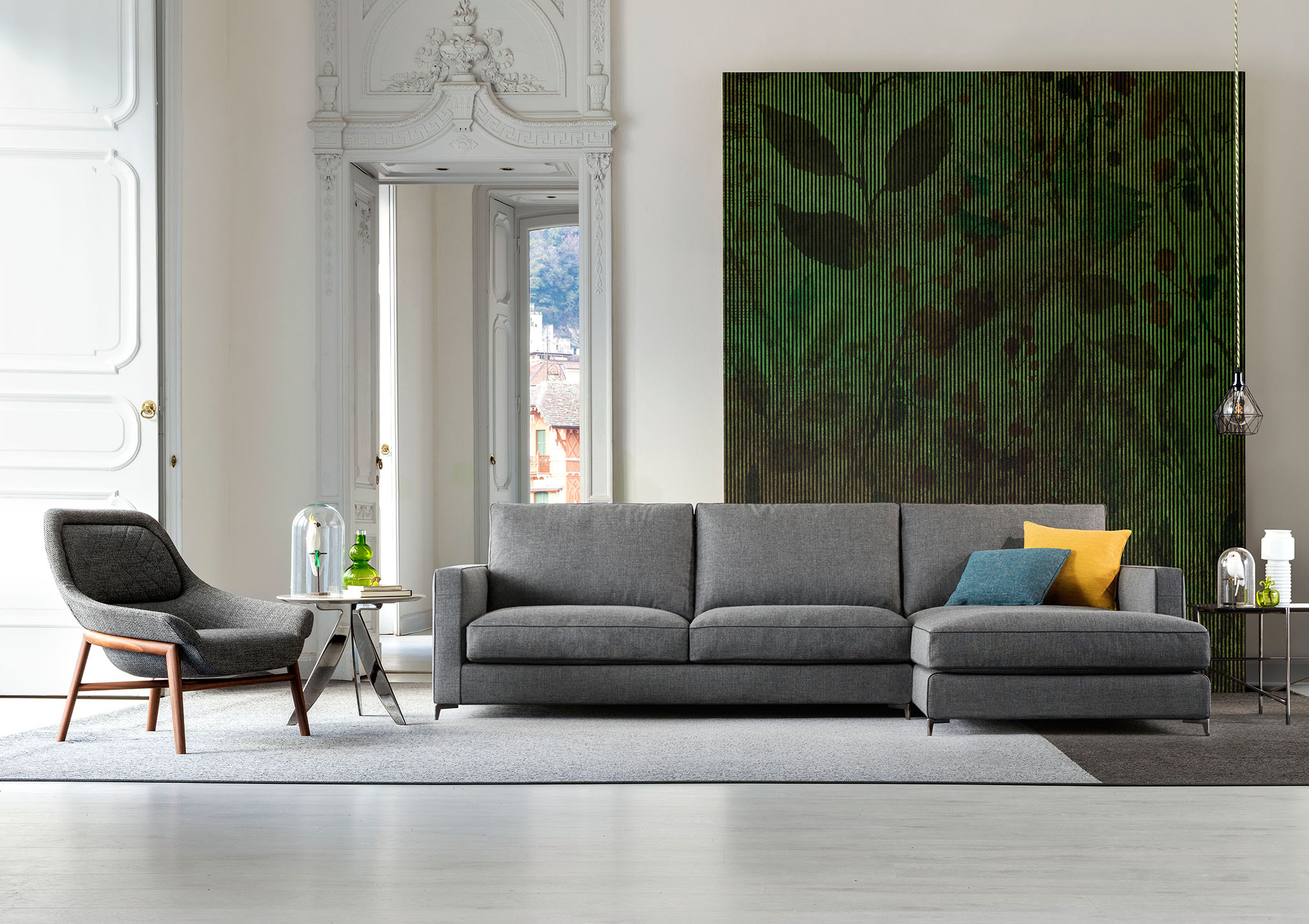 Sofa Jimmy nach mass mit Chaiselongue und Metallfüßen - Berto Salotti