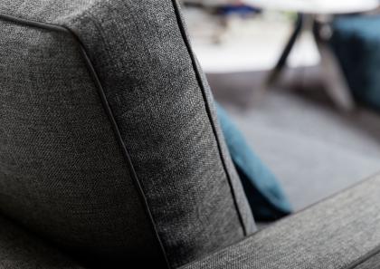 Designersofa mit Rückenlehne aus Daunenpolsterung Nach Mass Jimmy – BertO Salotti